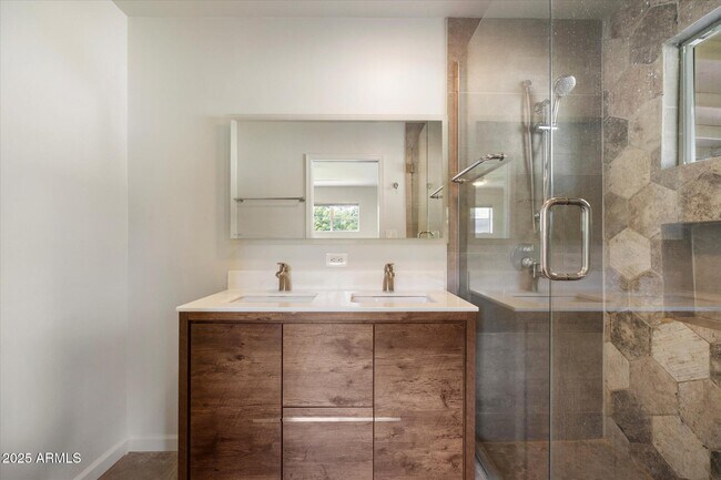 Building Photo - 1300 W Meadowbrook Ave