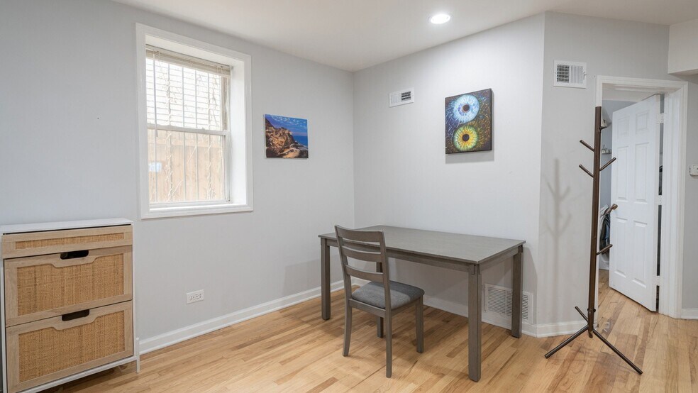 Building Photo - 959 N Wolcott Ave
