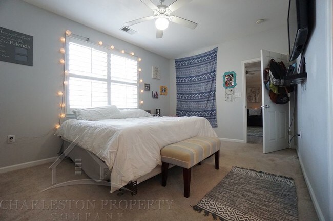 Building Photo - 1487 Cambridge Lakes - Mount Pleasant