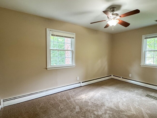Building Photo - 818 S Park Dr