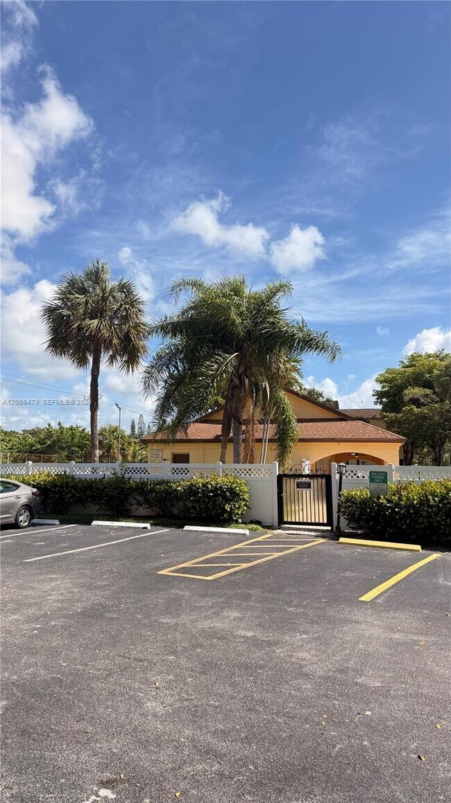 Building Photo - 470 NW 20th St