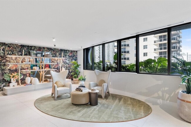 Building Photo - 700 NE 24th St