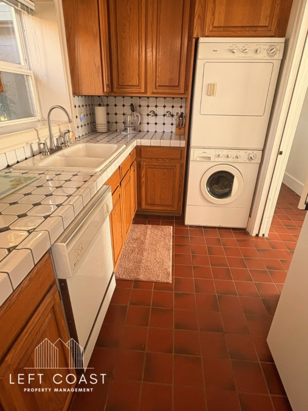 Building Photo - 3519 NW Jetty Ave