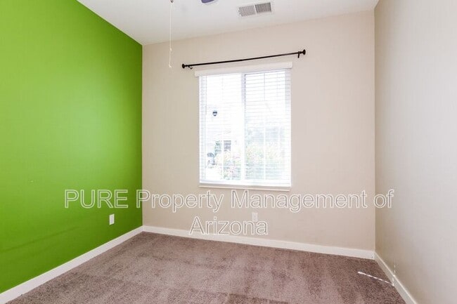 Building Photo - 852 W Park Ave