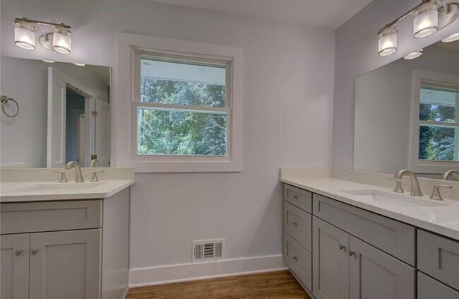 Building Photo - 985 Frontier Trail SW