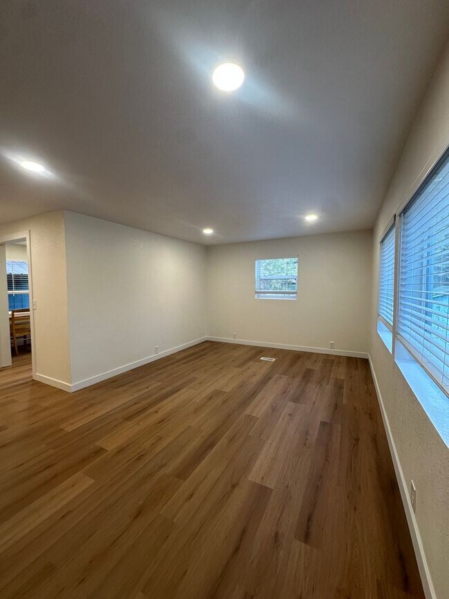 Building Photo - Completely Remodeled Home on 1 Acre in DRW