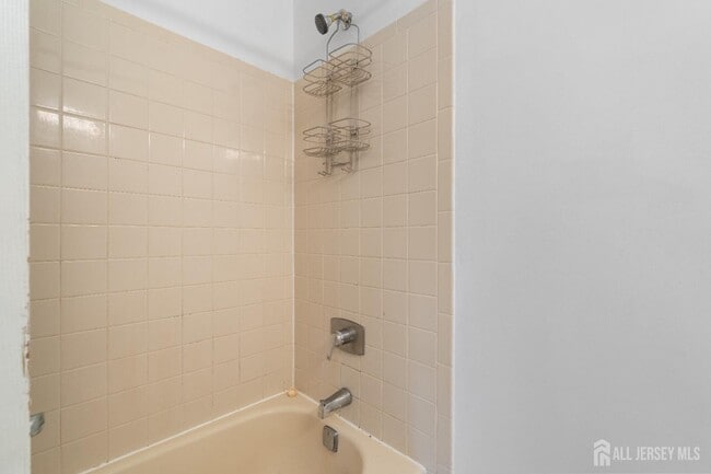 Building Photo - 13 Pear Tree Ln