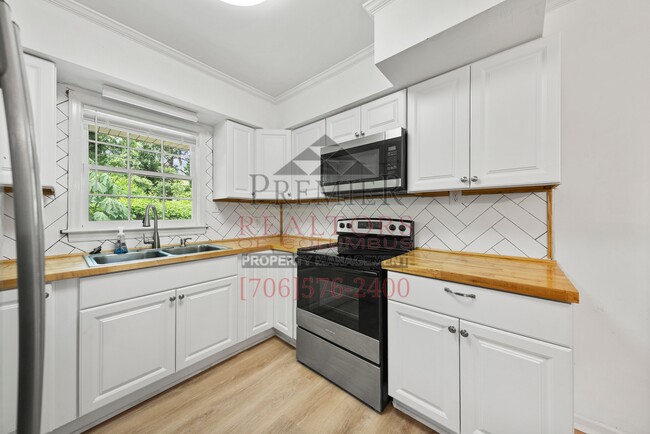 Building Photo - 4115 Lyn Dr