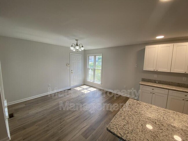 Building Photo - 7218 John Taylor Mews