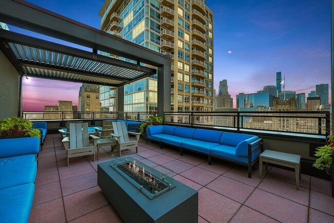 Building Photo - 247 E Chestnut St