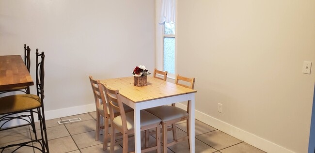 Building Photo - 3195 White Cir