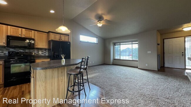 Building Photo - 4 br, 2 bath House - 426 N Perry Ln