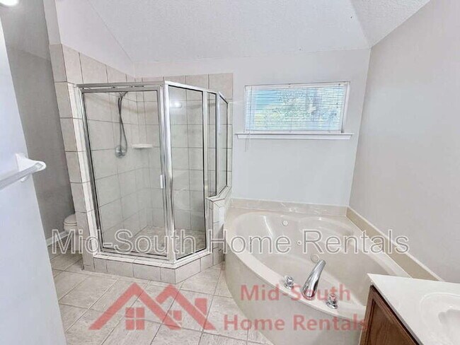 Building Photo - 11236 Wolf Woods Dr