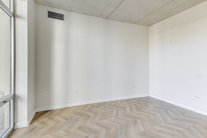 Building Photo - 720 N Larrabee St