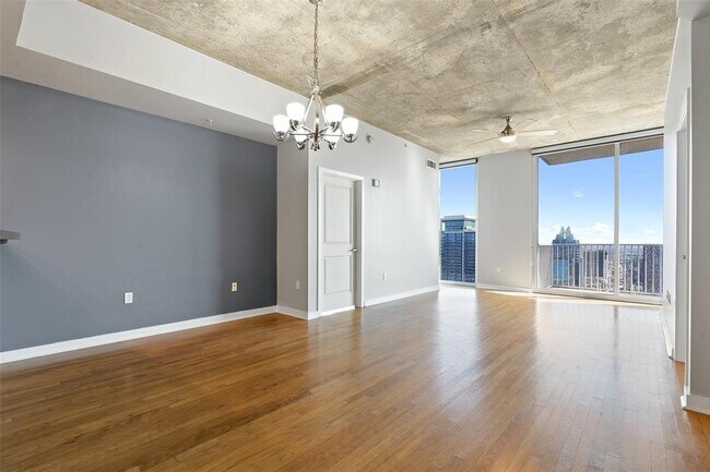 Building Photo - 360 Nueces St