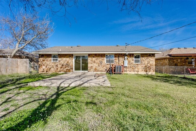 Building Photo - 645 Lloyd Ave