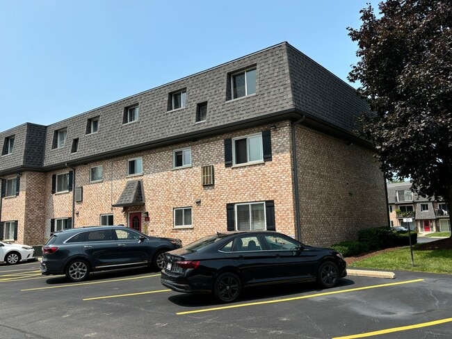 Building Photo - 912 S Plum Grove Rd