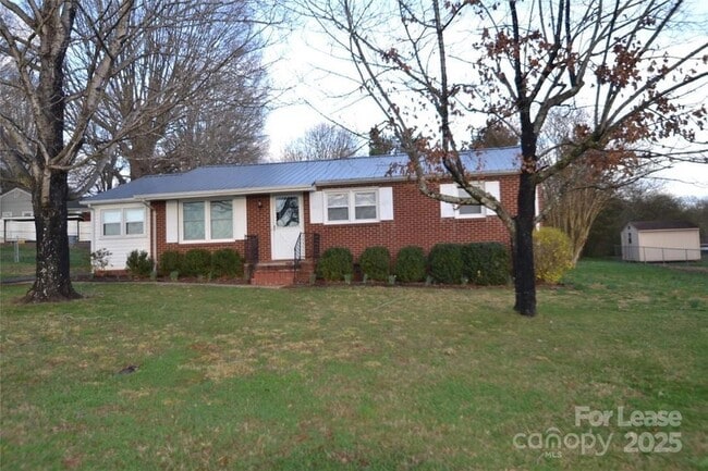 Building Photo - 2037 N Deal Ave