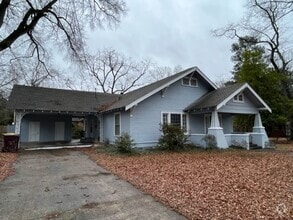Building Photo - Beautifully rehabbed 4 Bedroom 2 Bath olde...