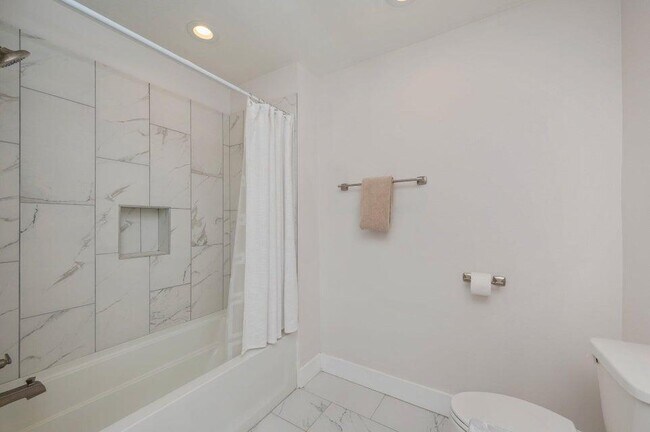 Building Photo - 508 Hideaway Ln