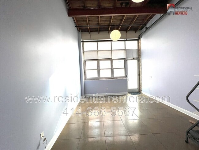 Building Photo - 3059 N Weil St