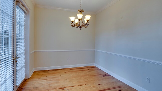 Building Photo - 407 E Hull St