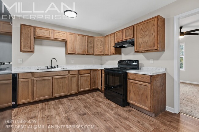 Building Photo - Charming Three Bedroom Home with Natural Privacy and Prime Location