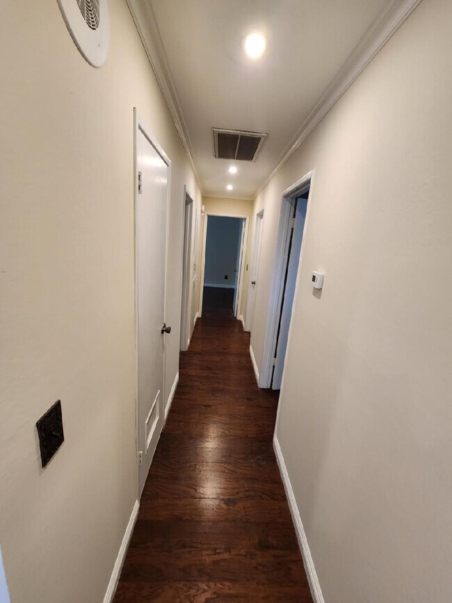 Building Photo - 324 Brookside Dr