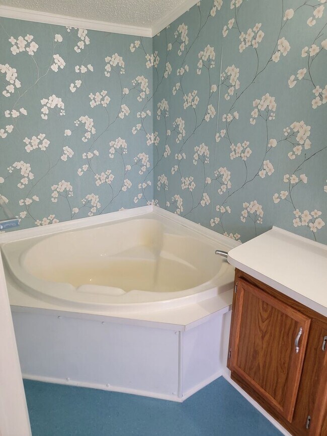 Building Photo - Bright 3-Bed, 2-Bath Home with Yard in 55+ Community!