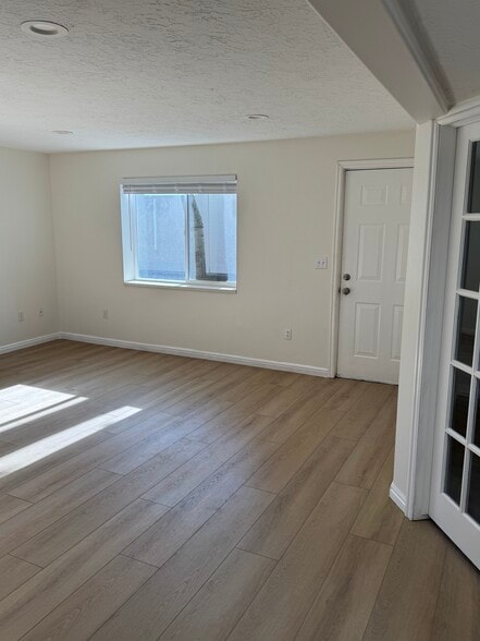 Building Photo - 1117 E 200 S
