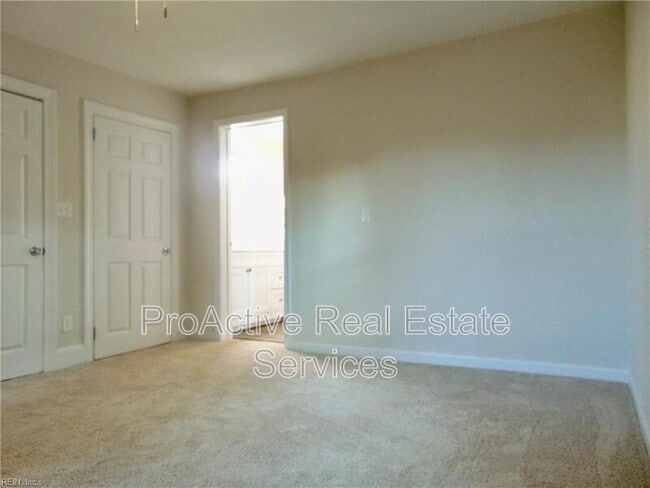 Building Photo - 838 W 48th St