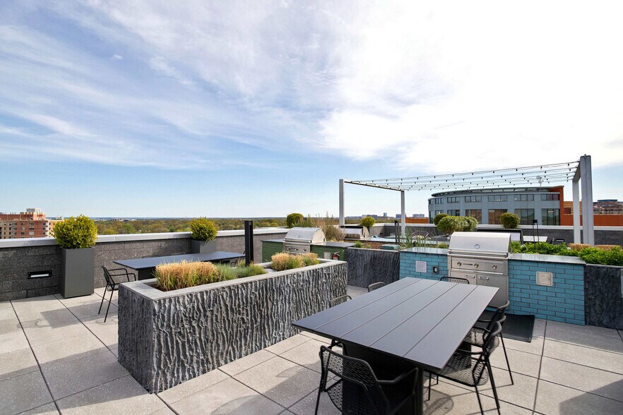 Building Photo - 1122 N Hudson St