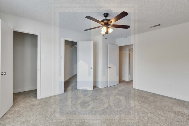 Building Photo - 907 E Oltorf St