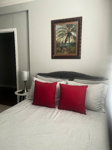 Building Photo - 8418 Lourenco Ln