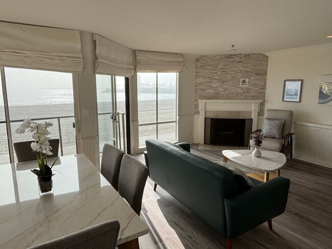 Building Photo - Remodelled Two Bedroom Condo with Ocean Views for Days!