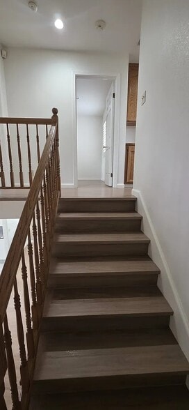 Building Photo - 2345 Pinard St