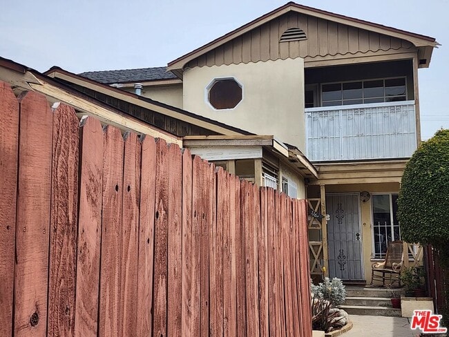 Building Photo - 5264 Cahuenga Blvd