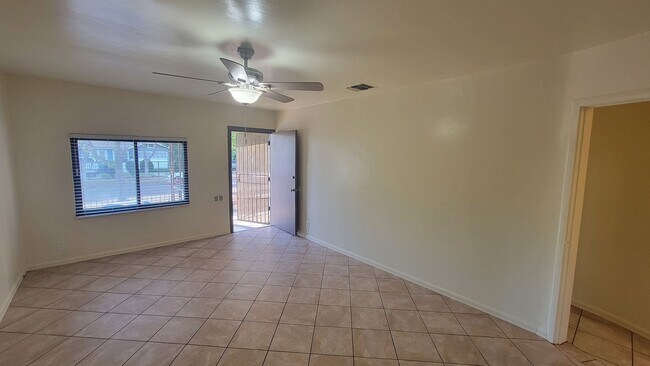 Building Photo - PRICE REDUCTION!! Spacious 2 Bedroom 2 Bat...