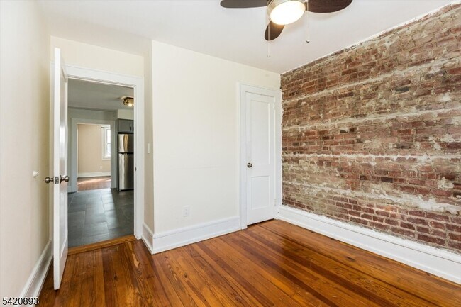 Building Photo - 43 Pleasant Way