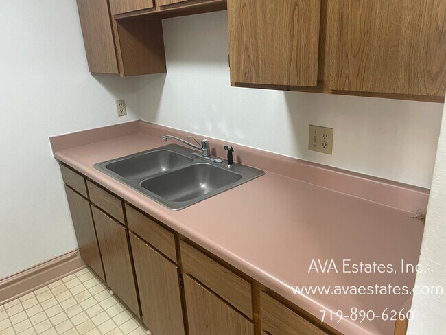 Building Photo - 407 W 11th St