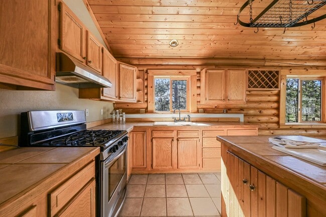 Building Photo - 3 bed 2 Bath Log Home on 2 Acres in Florissant