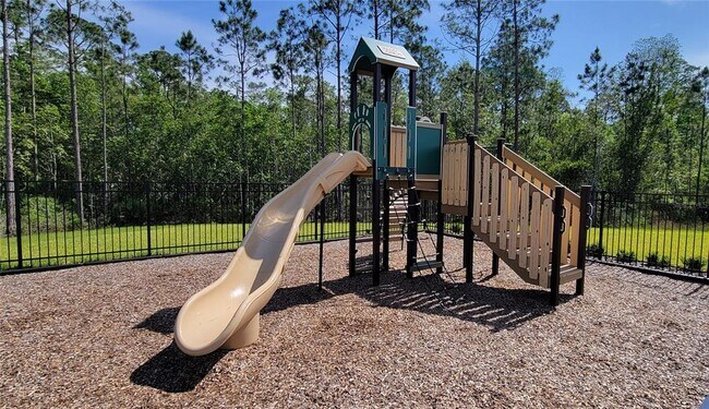 Building Photo - 2215 Green Valley St