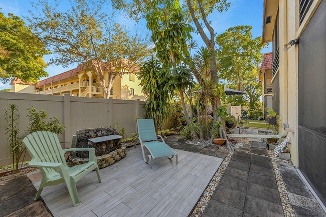 Building Photo - 138 S Cypress Rd