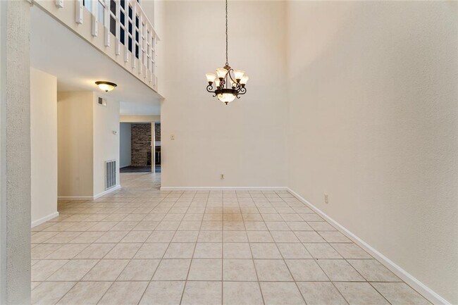 Building Photo - 11614 Village Pl Dr