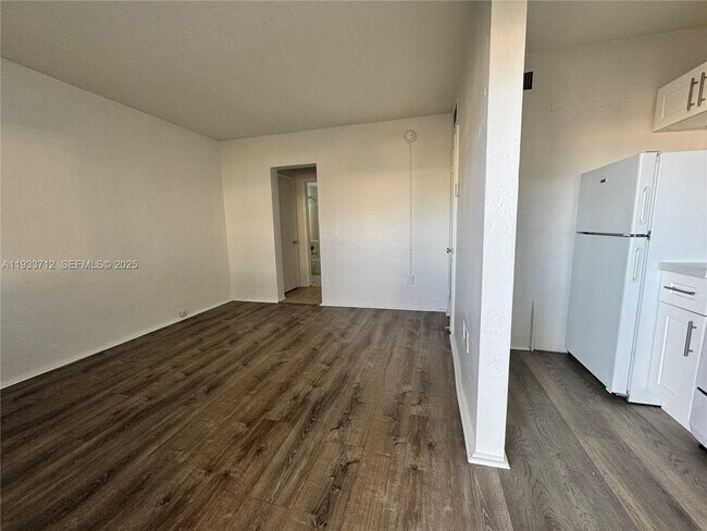 Building Photo - 251 Hibiscus Dr