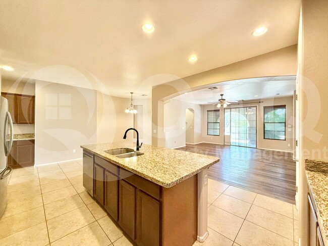Building Photo - 2849 E Fandango Dr