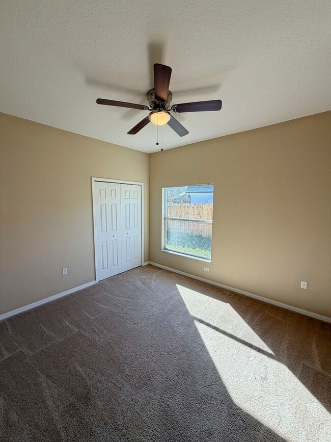 Building Photo - Spacious 3-bedroom, 2-bathroom home offering 2,362 square feet of living space with a desirable o...