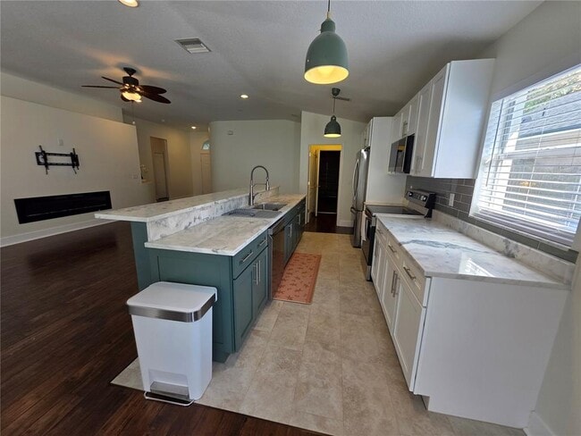 Building Photo - 730 Straw Lake Dr