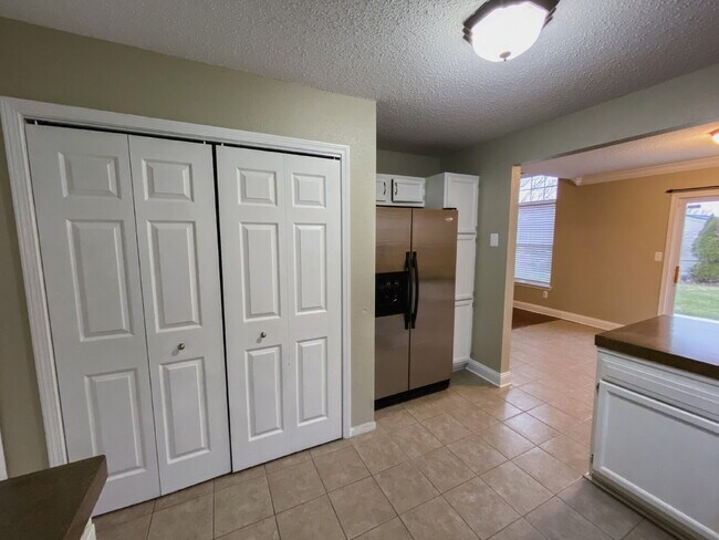 Building Photo - Welcome home to this charming 4-bedroom, 2.5-bath home in Noblesville!