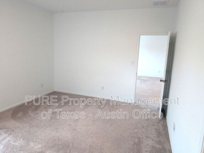 Building Photo - 12925 Michigan Shrs Trce